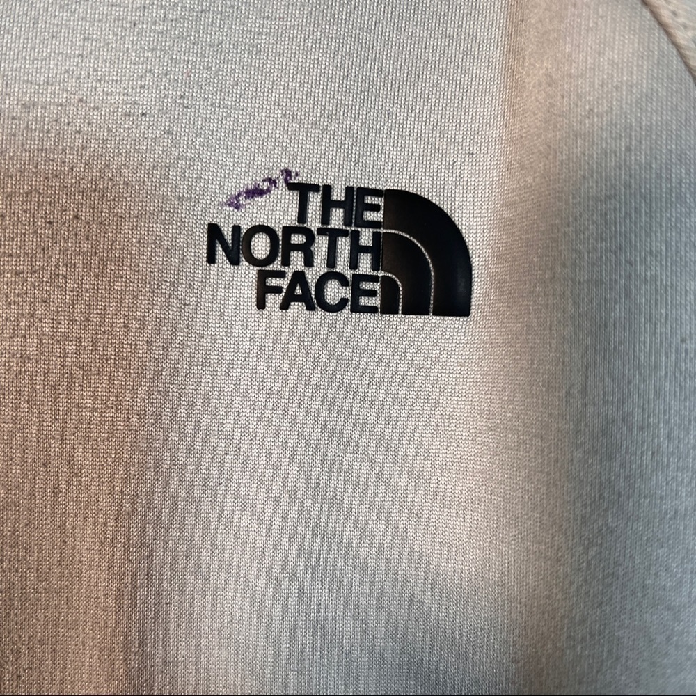 THE NORTH FACE Silver Women’s jacket. XL 2 zip pockets. Fleece inside - Picture 2 of 9